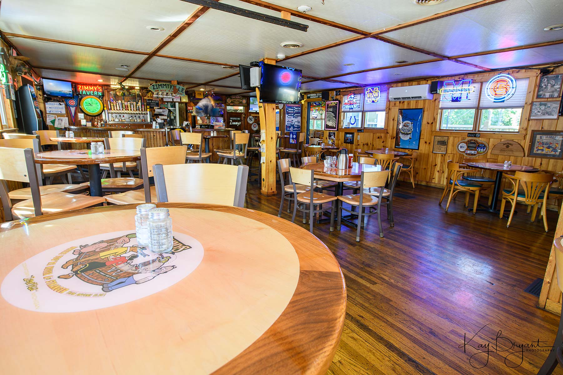Zimmy's tavern offers lake delicacies in Union, MI