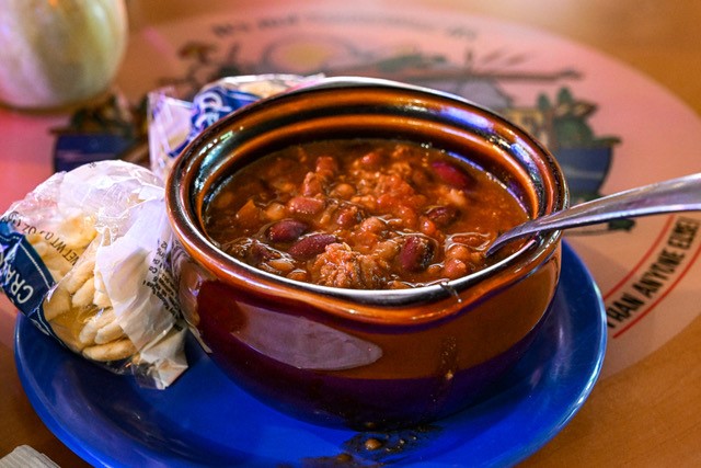 Bowl of chili with crackers